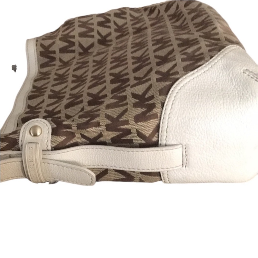 Micheal Kors white leather &  brown monogram canvas shoulder bag ,gold hardware - Picture 2 of 15